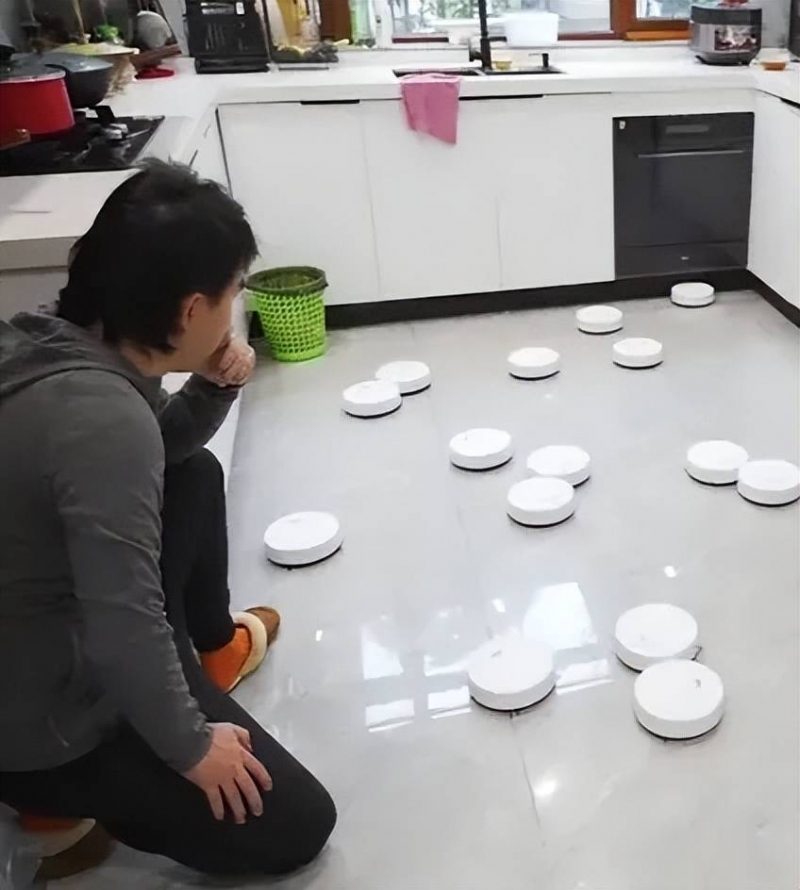 男子网购20个26元扫地机器人 结果悲催了......(图1)