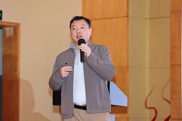 清洁电器专委会2025年工作会议暨第二届换届选举会议圆满召开(图3)