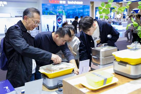 “邪修”出圈，装备升级：AWE2026厨房小家电定义厨房消费新范式(图3)